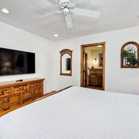 Great Group Retreat! Hacienda Decor, Spacious Floor Plan, Private Backyard Carlsbad Luaran gambar