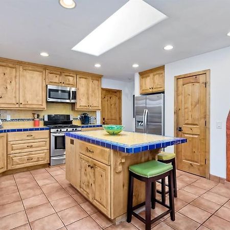 Great Group Retreat! Hacienda Decor, Spacious Floor Plan, Private Backyard Carlsbad Luaran gambar