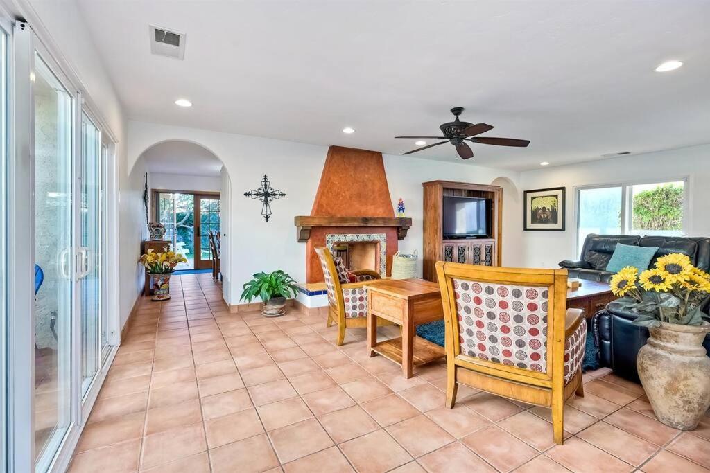 Great Group Retreat! Hacienda Decor, Spacious Floor Plan, Private Backyard Carlsbad Luaran gambar