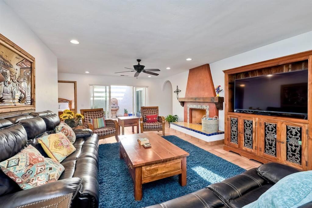 Great Group Retreat! Hacienda Decor, Spacious Floor Plan, Private Backyard Carlsbad Luaran gambar