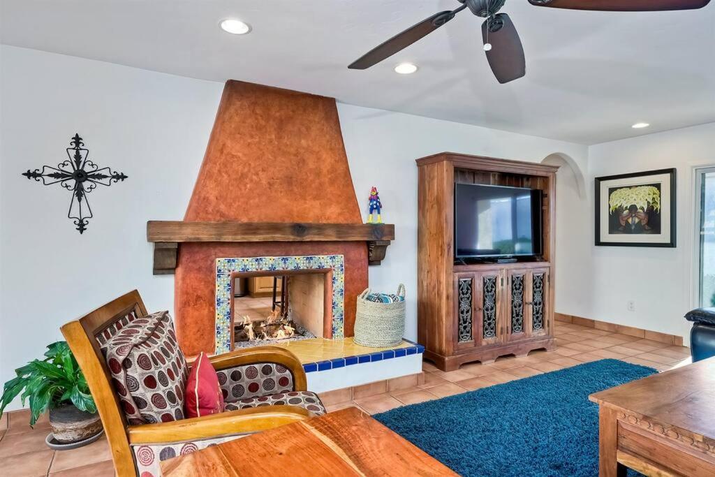 Great Group Retreat! Hacienda Decor, Spacious Floor Plan, Private Backyard Carlsbad Luaran gambar