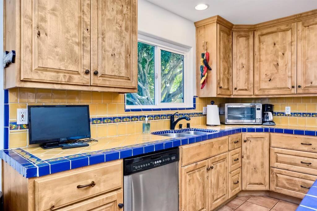 Great Group Retreat! Hacienda Decor, Spacious Floor Plan, Private Backyard Carlsbad Luaran gambar